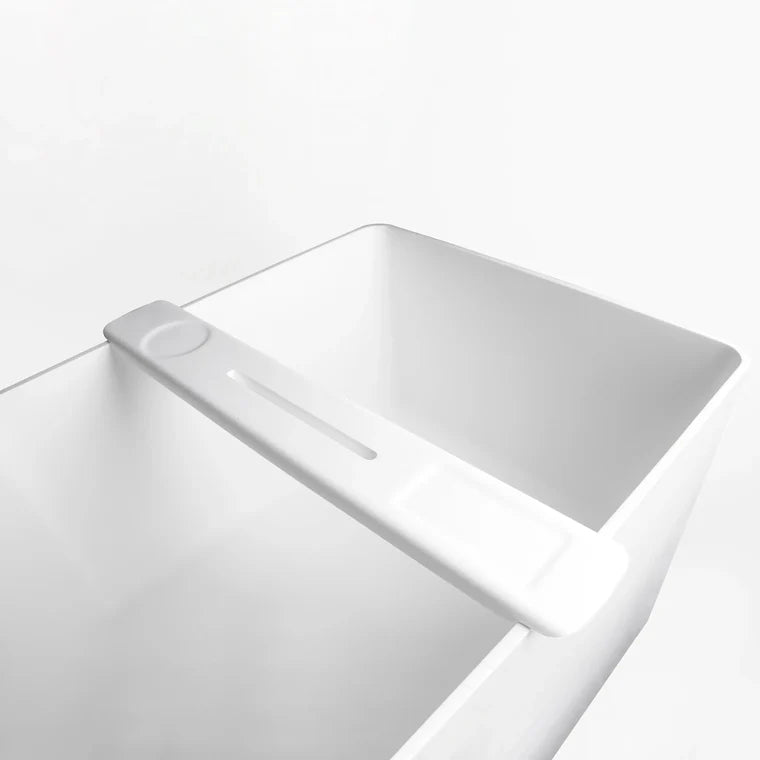 CIRQUE iPad Holder on Bathtub